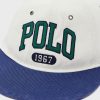 Bílé pánské klobouky Ralph Lauren Logo Flat Peak Bílé pánské klobouky Ralph Lauren Logo Flat Peak