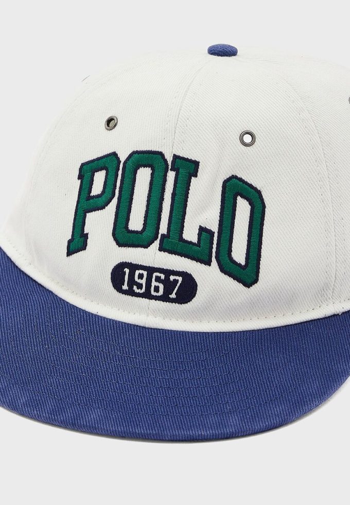 Bílé pánské klobouky Ralph Lauren Logo Flat Peak Bílé pánské klobouky Ralph Lauren Logo Flat Peak