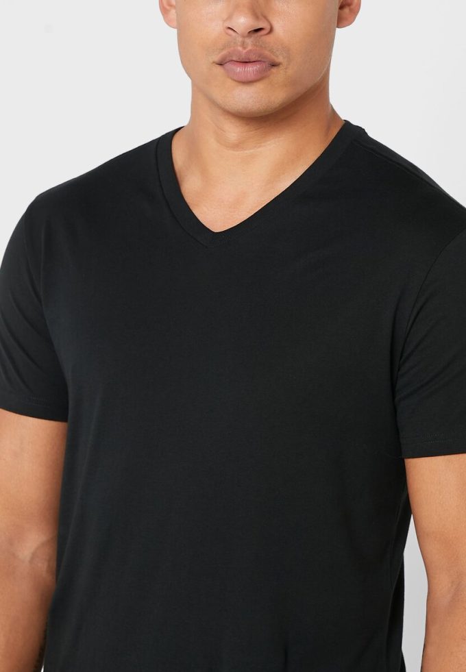 Černá pánská trička Ralph Lauren Essential s výstřihem do V Černá pánská trička Ralph Lauren Essential s výstřihem do V