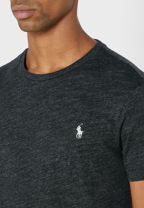 Černá pánská trička Ralph Lauren s logem na hrudi a výstřihem Černá pánská trička Ralph Lauren s logem na hrudi a výstřihem