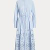 Světle modré dámské šaty Ralph Lauren s vyšívaným očkem Světle modré dámské šaty Ralph Lauren s vyšívaným očkem